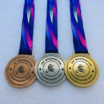 huy chuong khac lazer